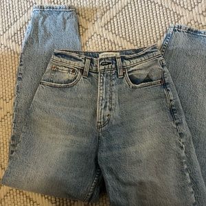 Abercrombie The 80’s Mom High Rise Jean size 24